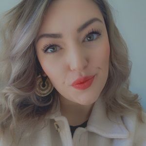 Meet your Posher, Courtney